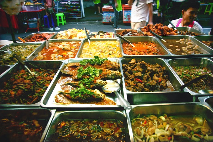 Image Source http://adventurefoodie.blogspot.in/2015/01/10-khao-san-rd-food-tips.html