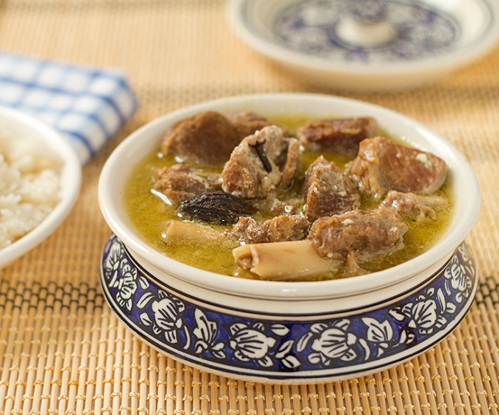 Photo Credit http://swatisani.net/kitchen/recipe/kashmiri-yakhni-mutton/