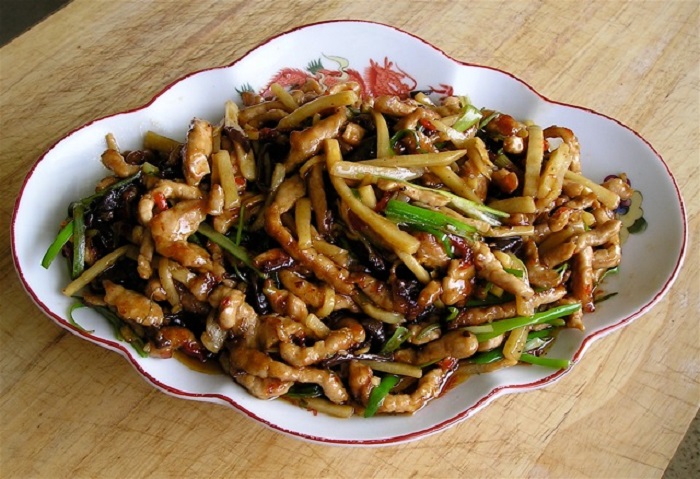 Image Source http://traditionalchineserecipes.blogspot.in/2011/05/yu-xiang-zhu-rou-si-fish-fragrance-pork.html