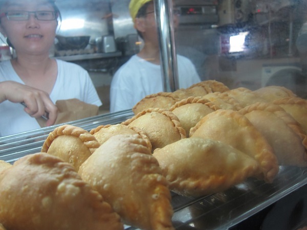 Image Source http://cheryllulientan.com/2011/05/rolina-curry-puffs-singapore-a-bite-of-history/