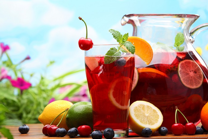 Photo Credit http://www.coupondunia.in/blog/infographic-how-to-make-your-own-sangria/