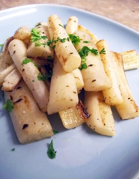 Photo Credit http://www.cheapethniceatz.com/pan-roasted-salsify/?doing_wp_cron=1440400758.1750741004943847656250