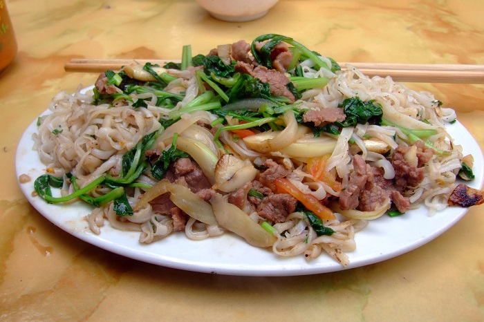 Photo Credit  http://vietnamesefood.biz/vietnamese-main-dish-recipes/vietnamese-pho-recipes/fried-pho-with-vegetable-recipe-pho-xao.html